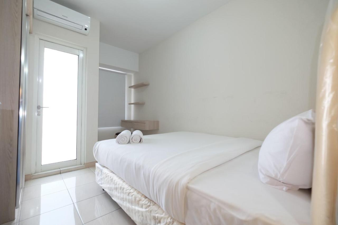 Minimalist At The Springlake Sumarecon By Travelio Bekasi