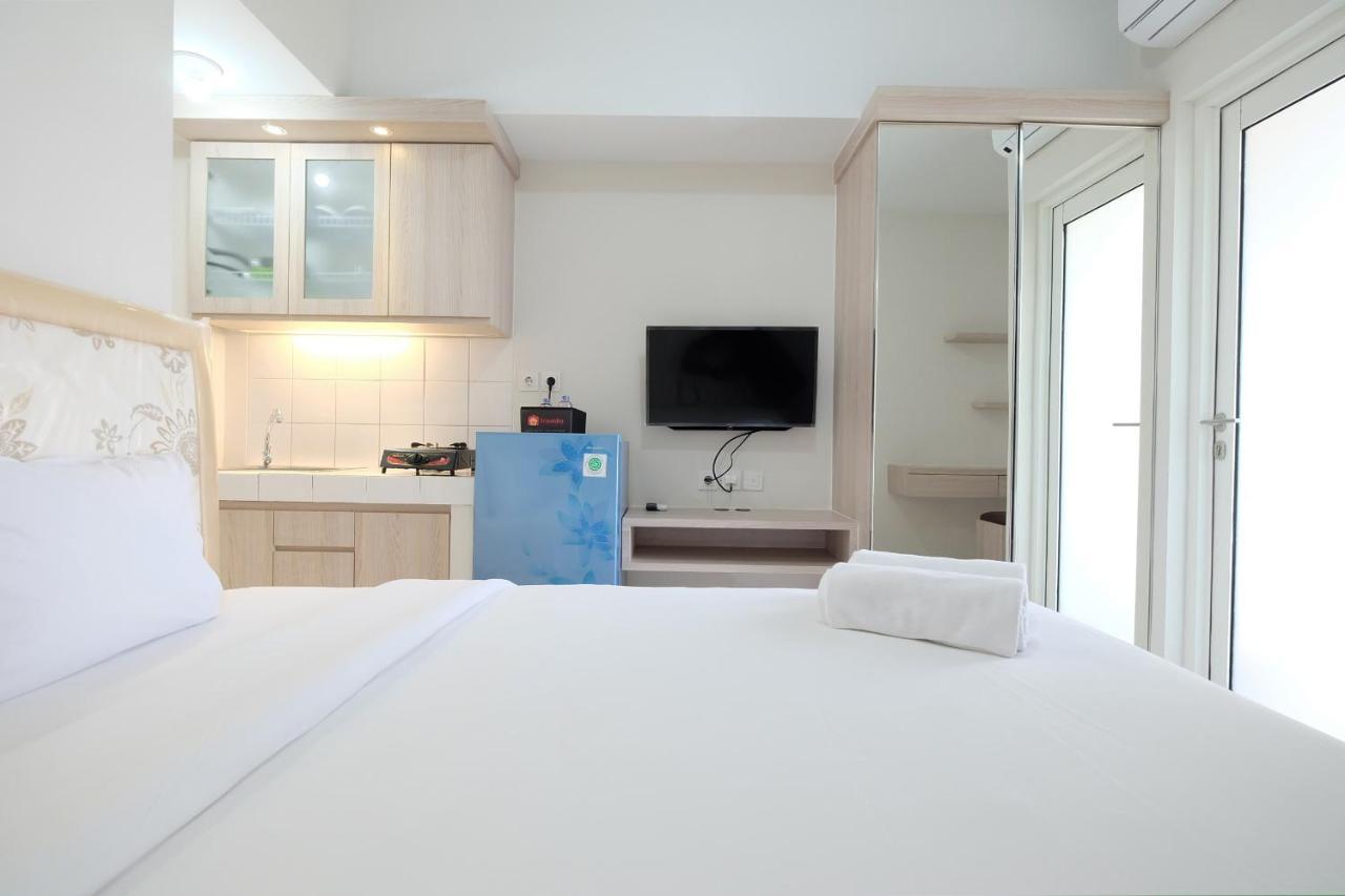 Apartemen Minimalist At The Springlake Sumarecon By Travelio