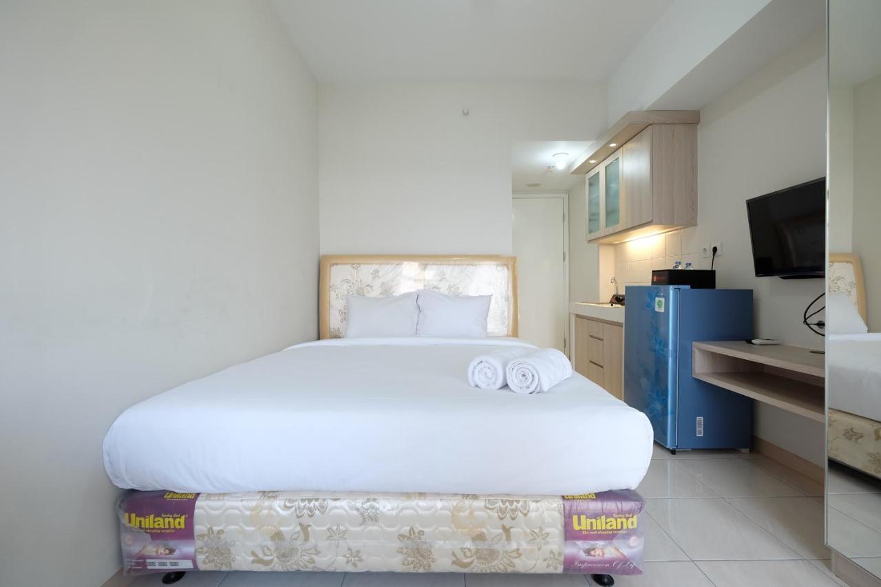 Minimalist At The Springlake Sumarecon By Travelio Apartemen Bekasi