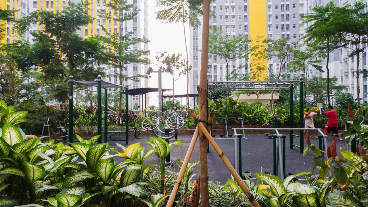 Minimalist At The Springlake Sumarecon By Travelio Apartemen
